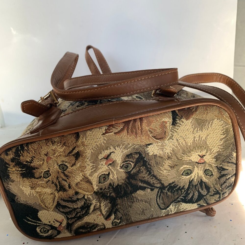 Signare Cat Kitten All over Print Tapestry Backpack Tan Drawstring Buckle Snap - Picture 13 of 14